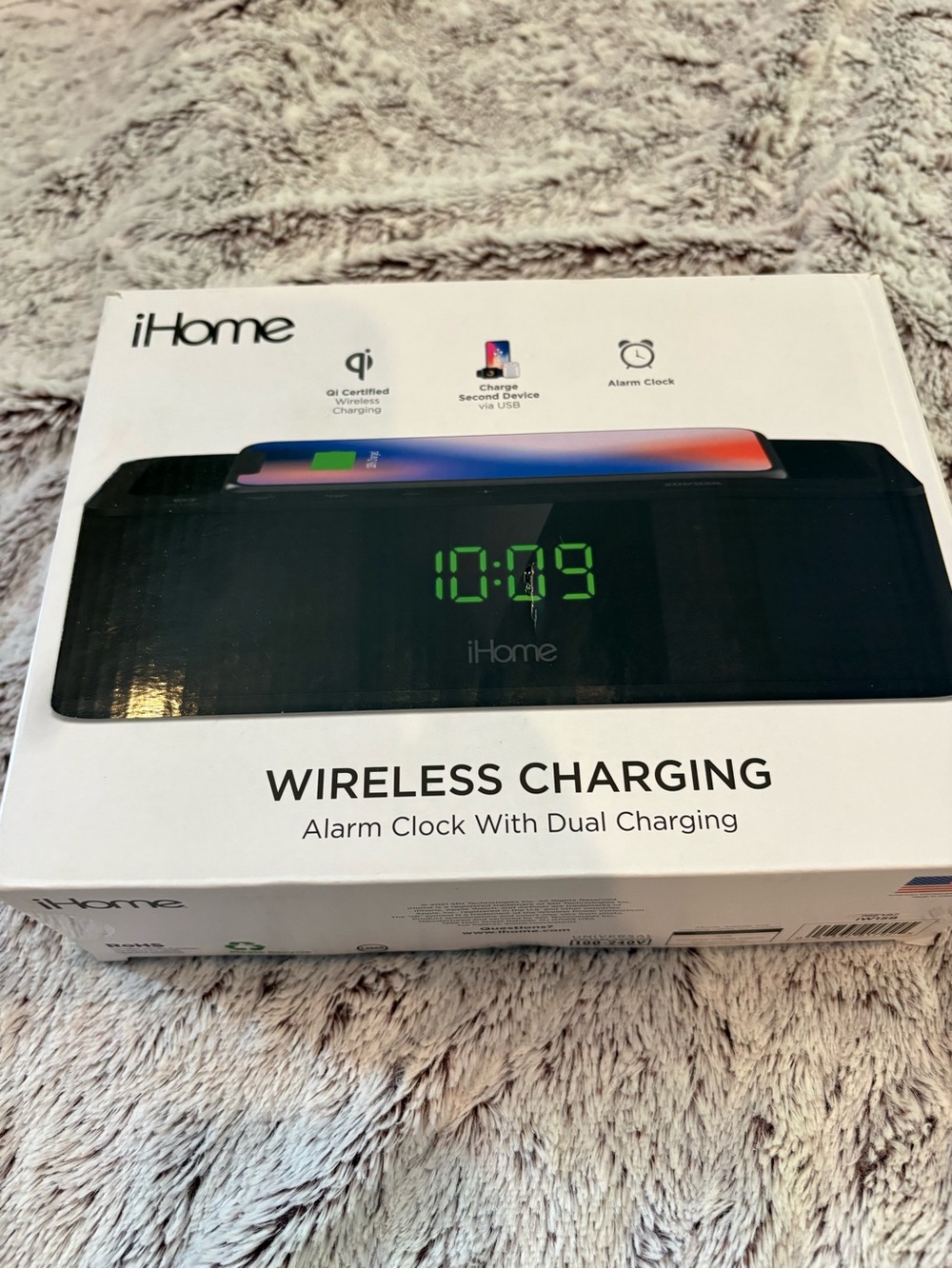iHome Wireless Charging Alarm Clock - NWT